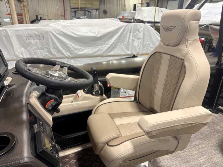 2026 Bennington 22MSB - SPS - Blackout US-ETWS0123L526 [photo 15]